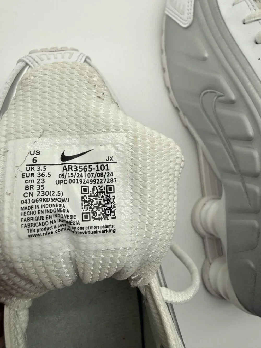 New Nike Shox R4 Shoes Women's Size 6 White Silver Running AR3565 101 Sneakers